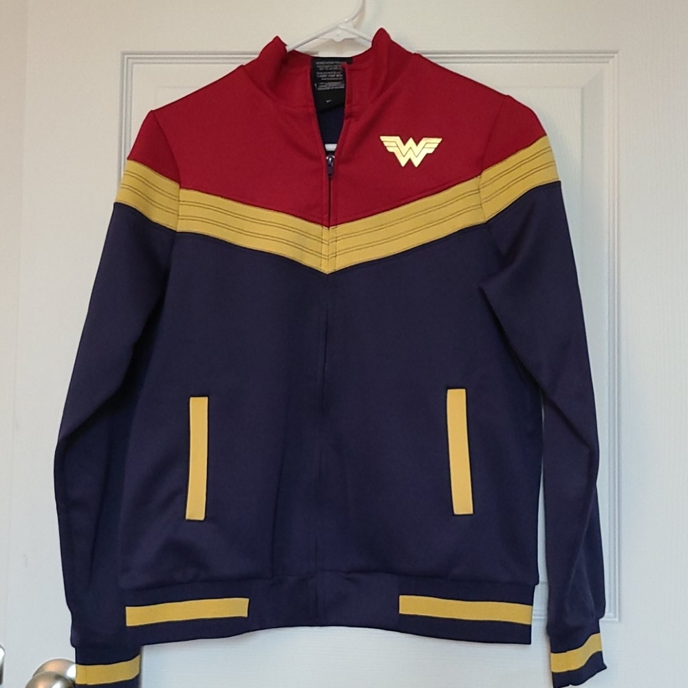 Hot Topic Wonder Woman Jacket size S